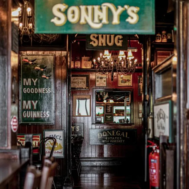  Hilton Abu Dhabi Yas Island - photo  : Restaurant/endroits où manger,Salon ou bar,Nourriture et boissons,Nourriture,Boissons,Boissons alcoolisées,Propriété 