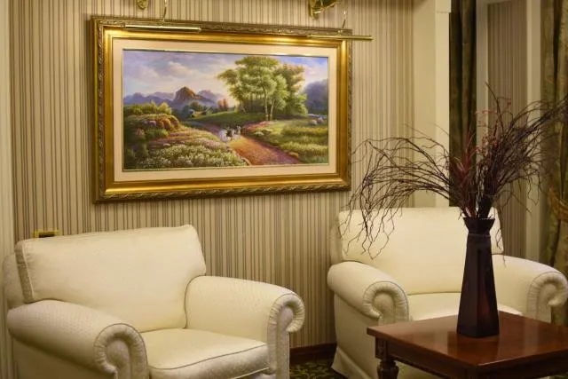  Radisson BLU Hotel Yerevan - picture  : Seating area,Photo of the whole room,Room 