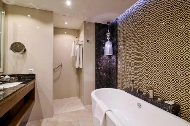  Radisson BLU Hotel Yerevan - picture  : Bathroom 