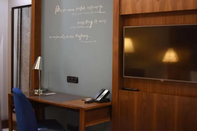  Radisson BLU Hotel Yerevan - picture  : TV/entertainment centre,Bedroom,Property 