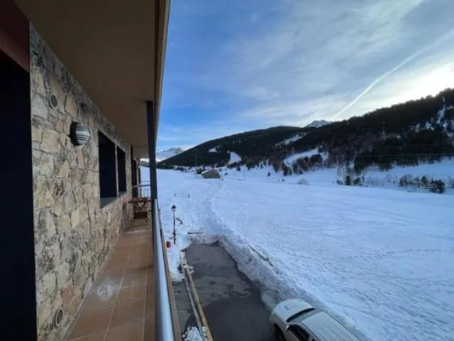  Prat de Baix d'Envalira 7P Envalira-Soldeu Zona Grandvalira - picture  : Shower 