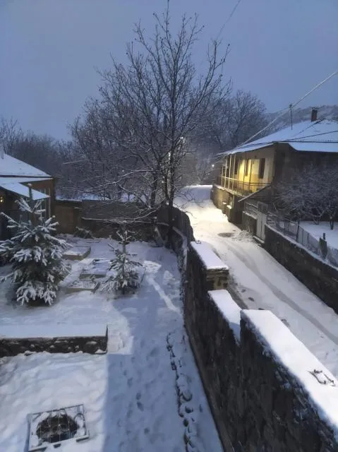  Zove Rural Cottage with garden views - picture  : Shower,Inner courtyard view,Property 