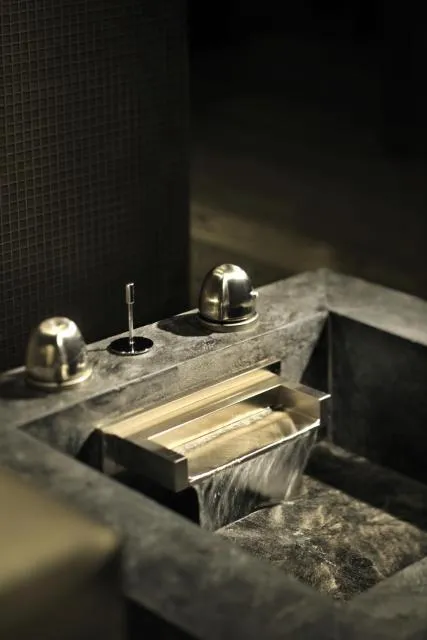  Armani Hotel Dubai - picture  : Bathroom,Spa and wellness centre/facilities,Property 