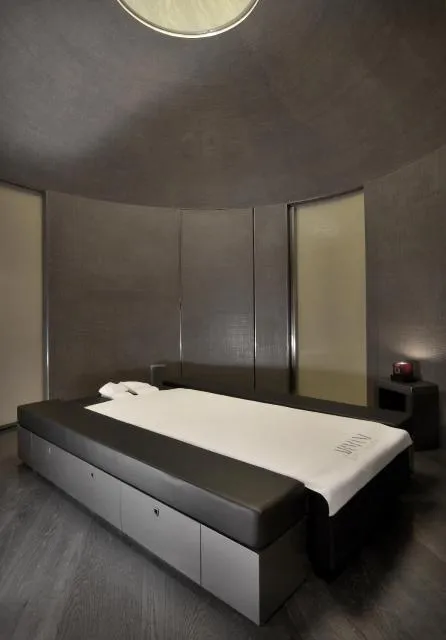  Armani Hotel Dubai - picture  : Bed,Spa and wellness centre/facilities,Property 