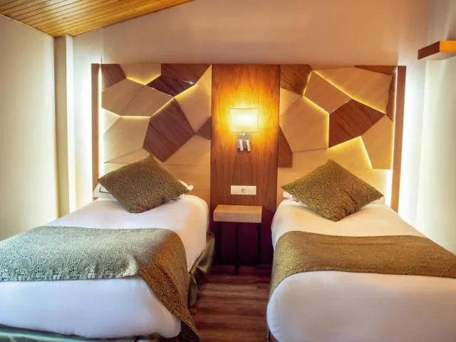  Hotel Princesa Parc - picture  : Bed 