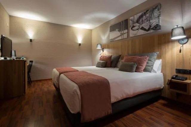  Hotel Grand Pas by Pierre & Vacances - picture  : Bed,Bed,TV and multimedia,Bedroom,Property,Room 