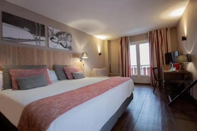  Hotel Grand Pas by Pierre & Vacances - picture  : Bed,Photo of the whole room,Bedroom,Property,Room 