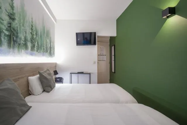  Glaner Hotel Cafe - picture  : Bed,Bed,Photo of the whole room,Room 