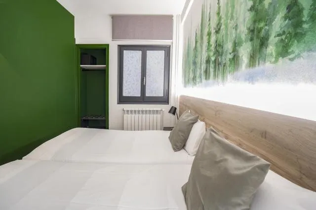  Glaner Hotel Cafe - picture  : Bed,Bed,Photo of the whole room,Room 