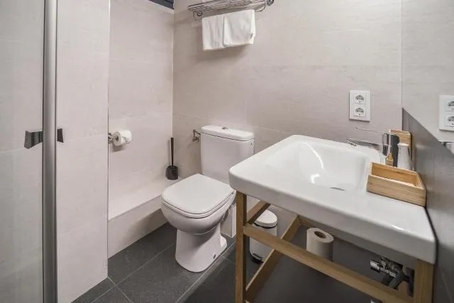  Glaner Hotel Cafe - picture  : Bathroom,Bathroom,Property 