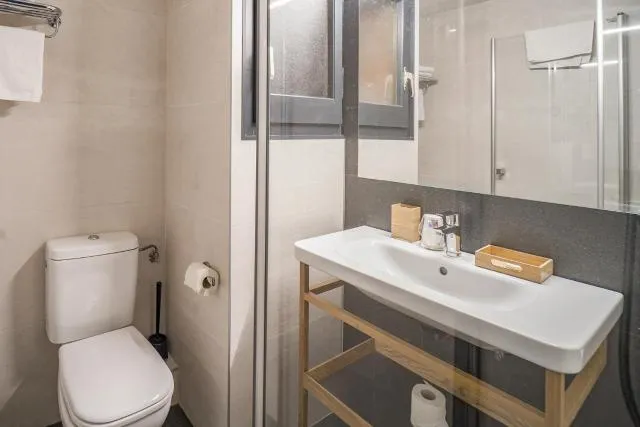  Glaner Hotel Cafe - picture  : Bathroom,Bathroom,Property 