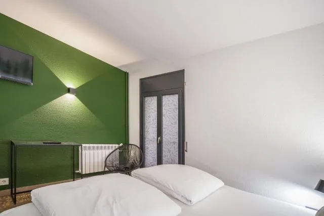  Glaner Hotel Cafe - picture  : Bed,Bedroom,Property 