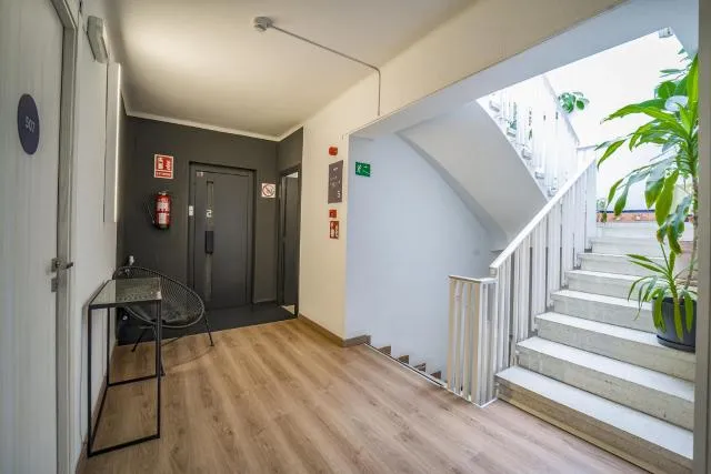  Glaner Hotel Cafe - picture  : elevator,elevator 