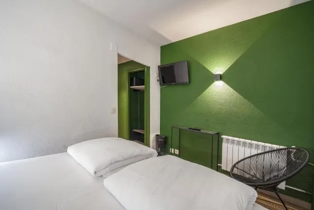  Glaner Hotel Cafe - picture  : Bed,Bedroom,Property 