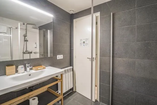  Glaner Hotel Cafe - picture  : Bathroom,Bathroom,Property 