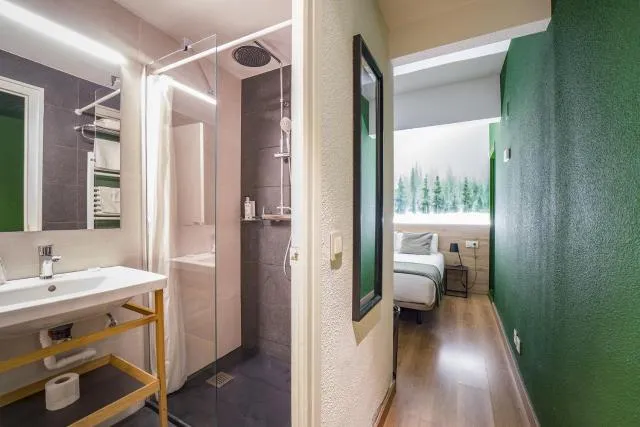  Glaner Hotel Cafe - picture  : Bathroom,Bathroom,Photo of the whole room,Property,Room 