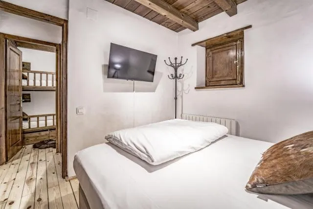  La Pleta Del Tarter Apartments - picture  : TV/entertainment centre,Bed 