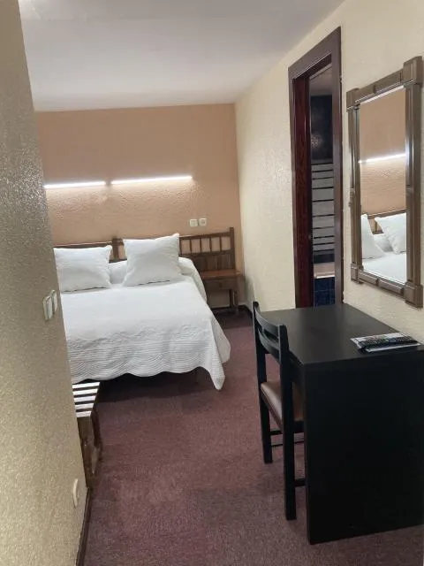  Hotel Folch - picture  : Bed,Bedroom,Property 