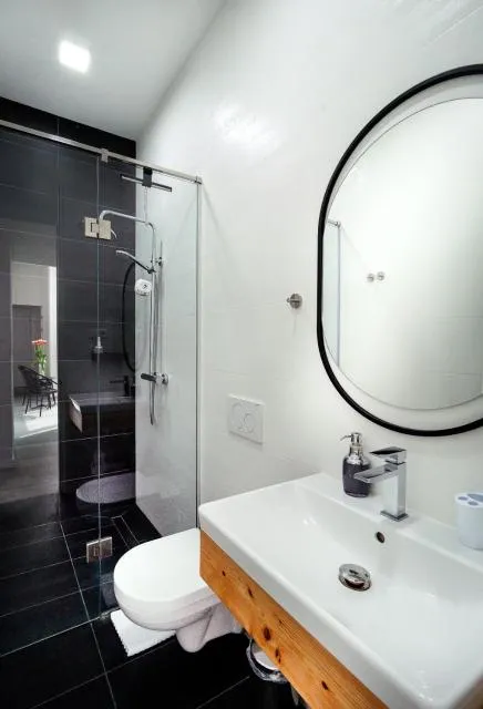  Armine's B&B - picture  : Shower,Toilet,Bathroom,Bathroom,Property 