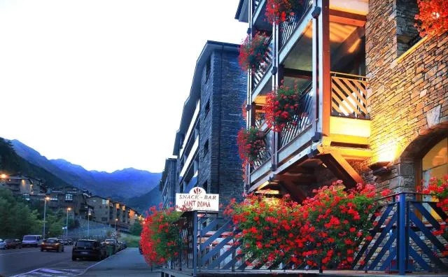  Apartamentos Sant Roma - picture  : Restaurant/places to eat,Property building,Garden,Balcony/Terrace,Lobby or reception,Lounge or bar,Decorative detail,Property 