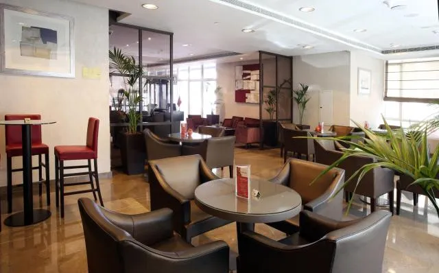  Ramada Downtown Abu Dhabi - picture  : Toilet,Patio,Restaurant/places to eat,Property 