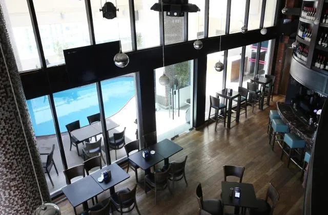  Ramada Downtown Abu Dhabi - picture  : Toilet,Pool view,Lounge or bar,Property 