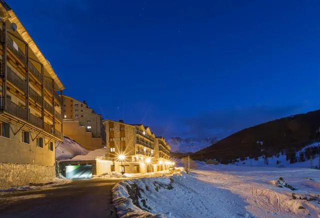  Pierre & Vacances Andorra Bordes d’Envalira - picture  : Shower,Property building,Property 