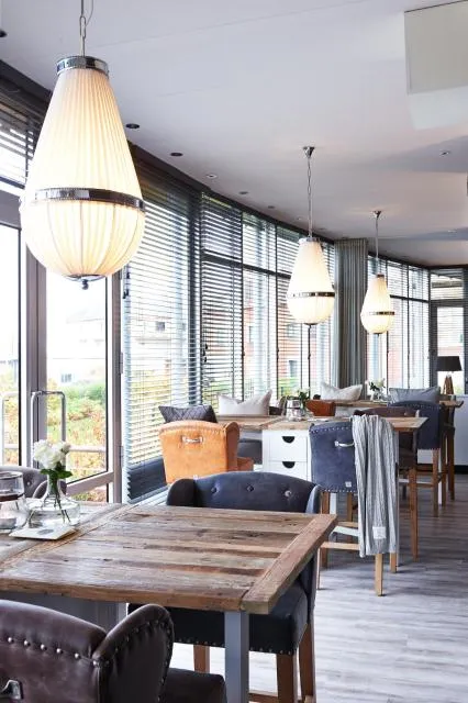  West Bay - picture  : Toilet,Lounge or bar,Property 