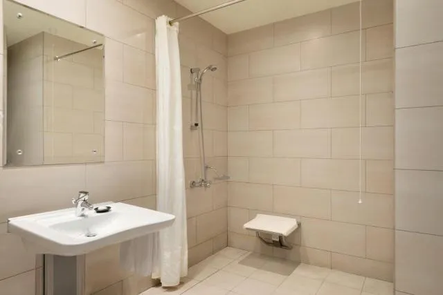  Ramada Downtown Abu Dhabi - picture  : Toilet,Bathroom,Bathroom,Property 