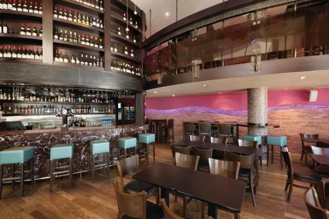  Ramada Downtown Abu Dhabi - picture  : Patio,Nightclub / DJ,Property 