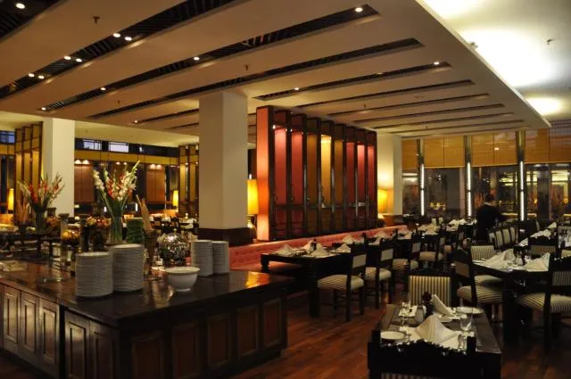  Kabul Serena Hotel - picture  : Toilet,Restaurant/places to eat,Property 