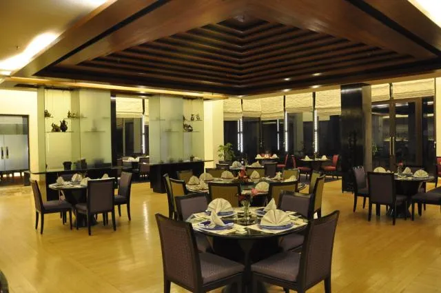  Kabul Serena Hotel - picture  : Toilet,Restaurant/places to eat,Property 