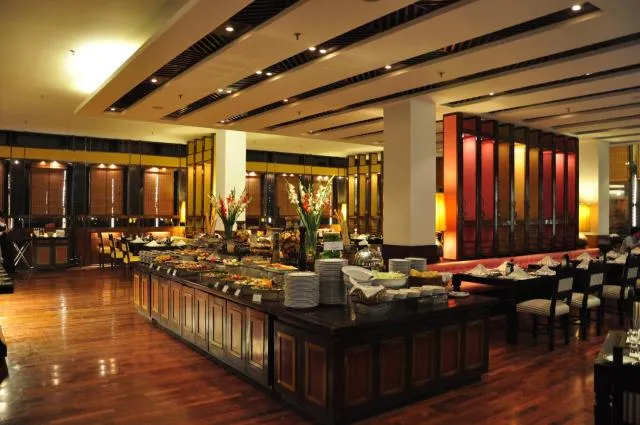  Kabul Serena Hotel - picture  : Toilet,Restaurant/places to eat,Buffet breakfast,Property 