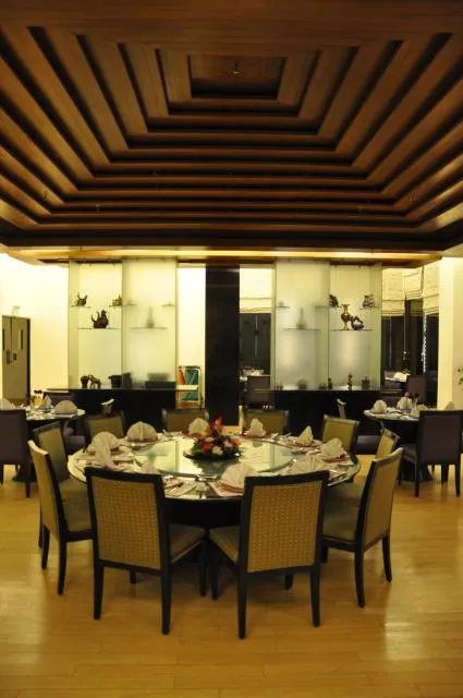  Kabul Serena Hotel - picture  : Toilet,Restaurant/places to eat,Property 