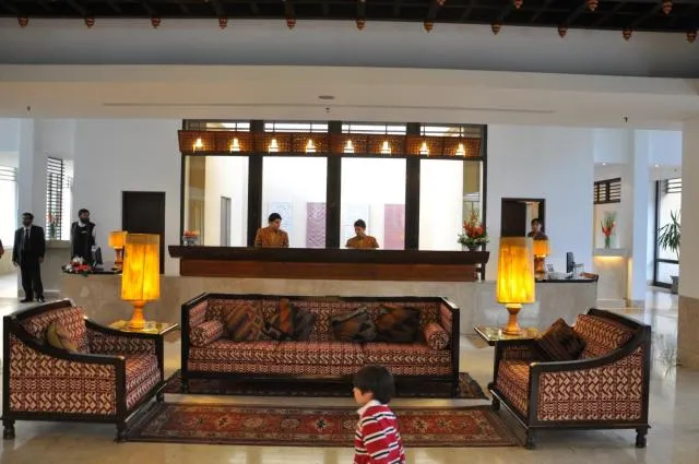  Kabul Serena Hotel - picture  : Nearby landmark,Seating area,Lobby or reception,Property 