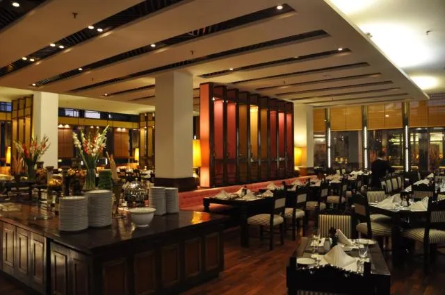  Kabul Serena Hotel - picture  : Toilet,Restaurant/places to eat,Property 