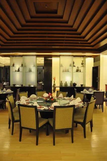  Kabul Serena Hotel - picture  : Toilet,Restaurant/places to eat,Property 