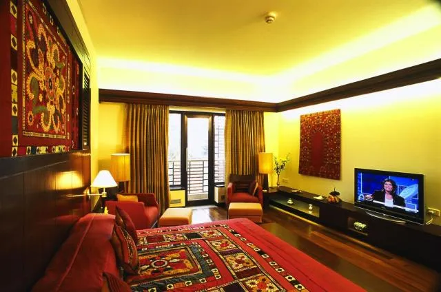  Kabul Serena Hotel - picture  : Seating area,TV/entertainment centre,Photo of the whole room,Room 