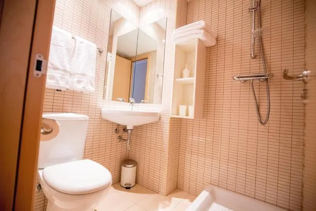  Apartaments Ashome - picture  : Shower,Bathroom,Property 