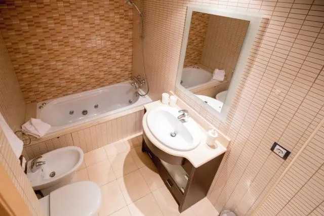  Apartaments Ashome - picture  : Bathroom,Bathroom,Property 