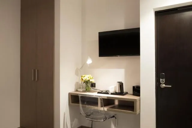  Nova Hotel Yerevan - picture  : TV/entertainment centre,Coffee/tea facilities,Seating area,Bedroom,Property 