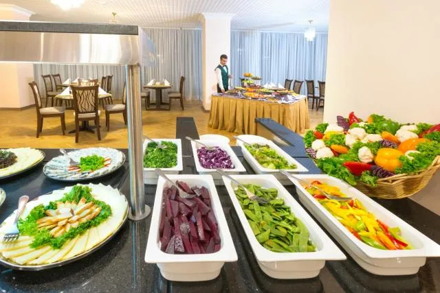  Ani Plaza Hotel - picture  : Restaurant/places to eat,Buffet breakfast,Property 