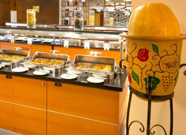  Ani Plaza Hotel - picture  : Buffet breakfast,Property 