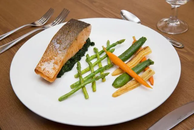  Gateway Hotel - picture  : BBQ facilities,Food,Property 