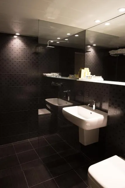  Nova Hotel Yerevan - picture  : Shower,Toilet,Bathroom,Bathroom,Property 