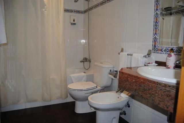  Hotel Meta - picture  : Bathroom,Bathroom,Property 