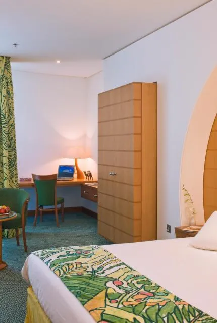  Mercure Grand Jebel Hafeet - picture  : Bed,Other,Decorative detail 