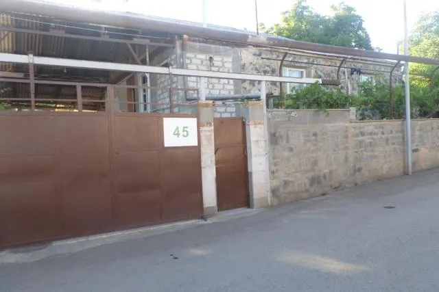  Spandaryan House - picture  : Property building,Facade/entrance,Facade/entrance,Property building,Property logo/sign,Property 