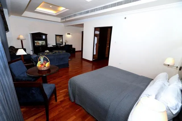  Sharjah Premiere Hotel & Resort - picture  : Restaurant/places to eat,Bedroom,Property 