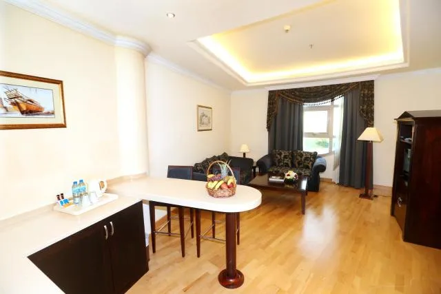  Sharjah Premiere Hotel & Resort - picture  : Seating area,Dining area,Kitchen or kitchenette,Living room,Property 